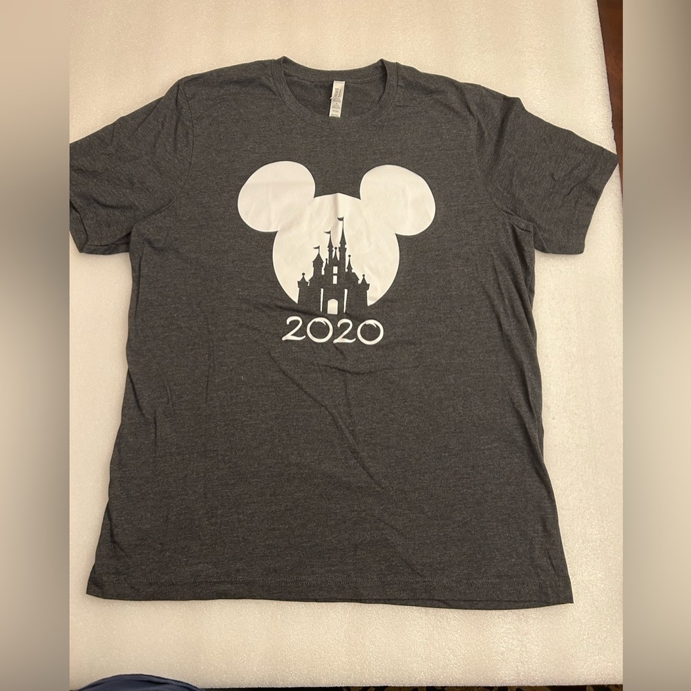 Disney T Shirt -Adult XL -Disney 2020 Mickey/Castle- Gray